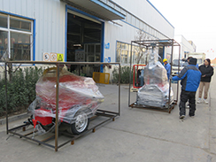 福瑞得機械1臺灌縫機，1臺移動燈車，一臺馬路吹風機打包裝柜出口新加坡